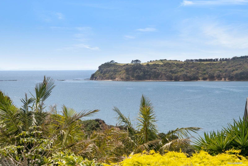 17 Ardern Avenue, Stanmore Bay, Whangaparaoa - Carousel 1
