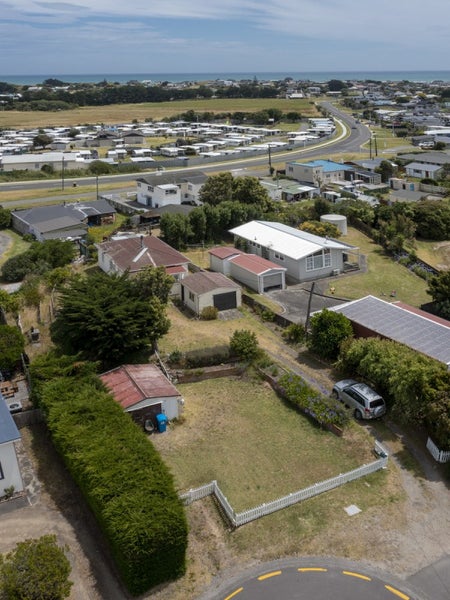 9 Carthew Terrace, Foxton Beach, Foxton - Carousel 24