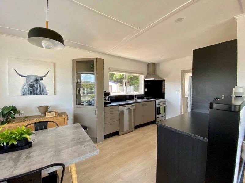 9 Invercargill Drive, Kelson, Lower Hutt - Carousel 2