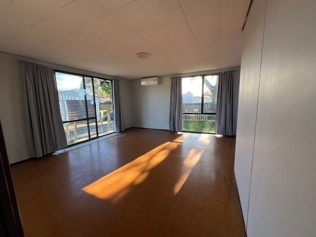 10 Starforth Place, Henderson, Auckland - Carousel 2