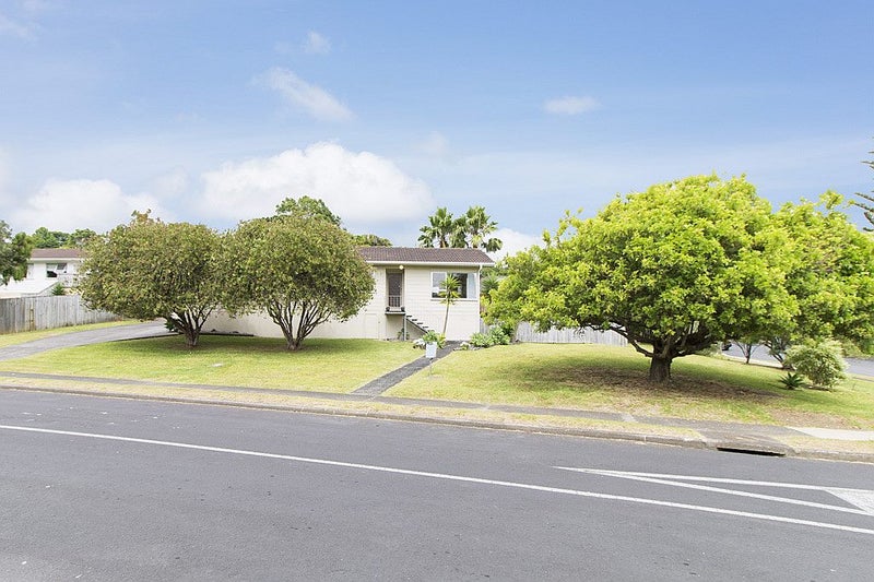 1 Eagleson Street, Northcross, Auckland - Carousel 14