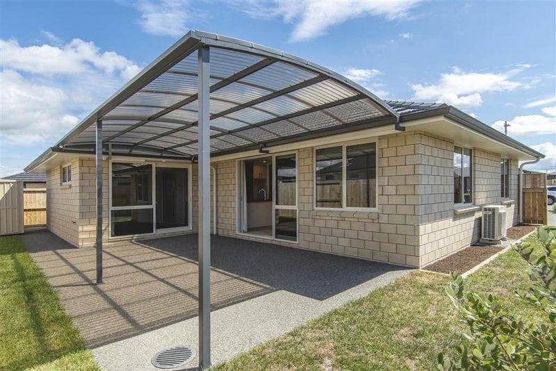 57 Kahuparere Crescent, Pyes Pa, Tauranga - Carousel 2