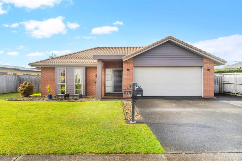 13 Aberdeen Crescent, Wattle Downs, Auckland - Carousel 1
