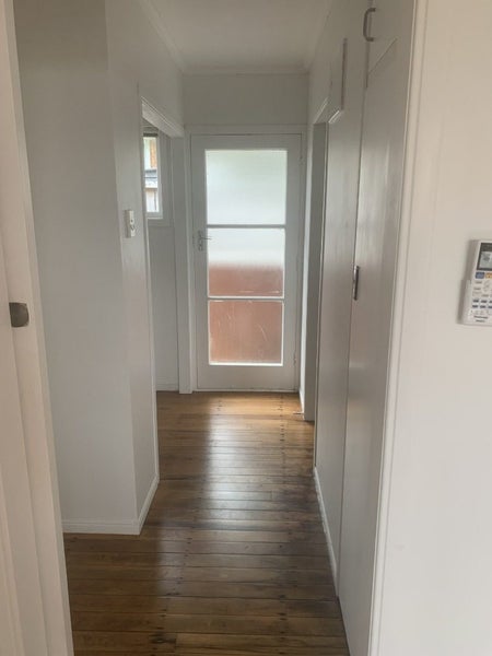 4/18 Alverston Street, Waterview, Auckland - Carousel 6