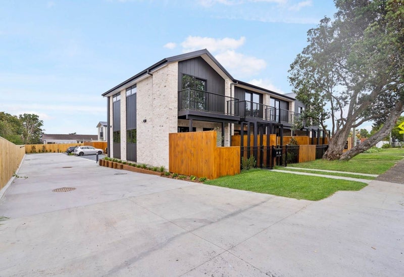2/137 Tirimoana Road, Te Atatū South, Auckland - Carousel 1