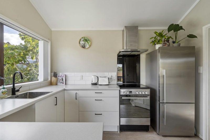 1/7 Newstead Avenue, Browns Bay, Auckland - Carousel 2