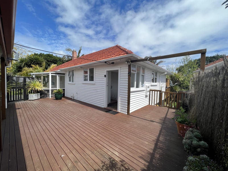 27 Fraser Road, Narrow Neck, Auckland - Carousel 26