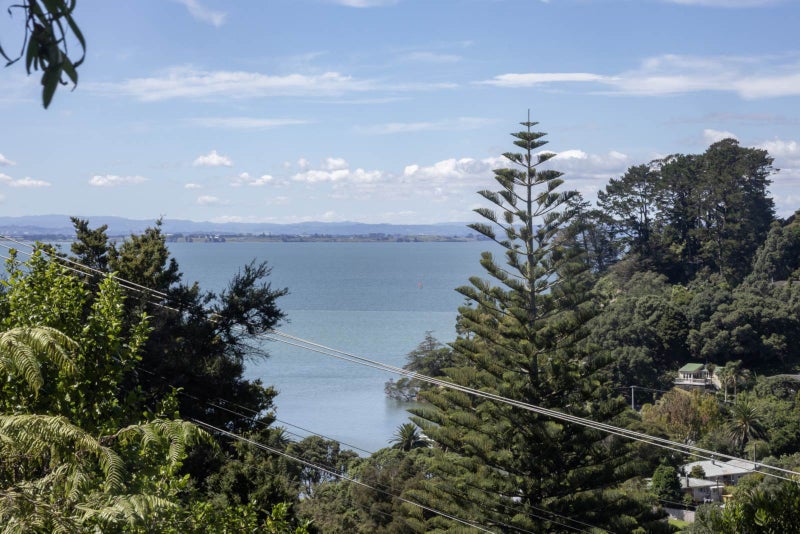 3 Laingholm Drive, Laingholm, Auckland - Carousel 2