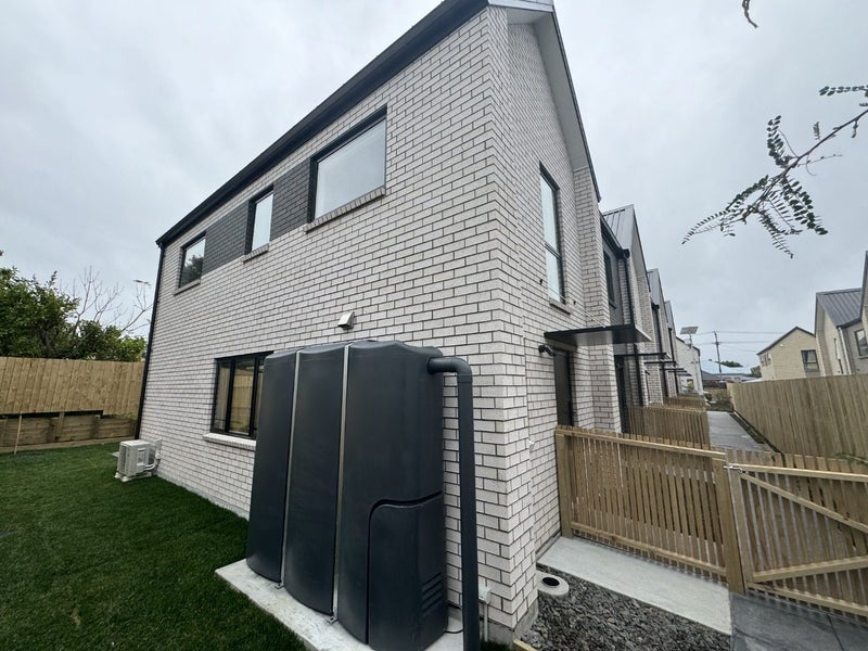 9/3 Eskdale Road, Birkdale, Auckland - Carousel 12