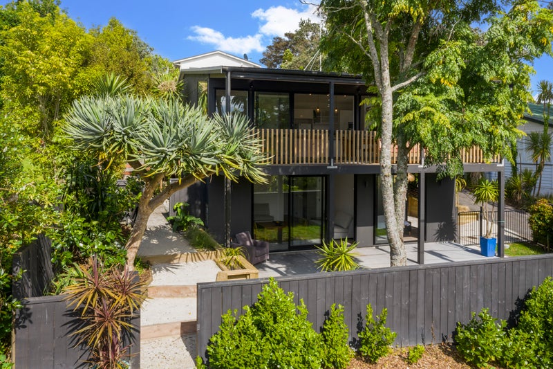 21 Harrybrook Road, Green Bay, Auckland - Carousel 2