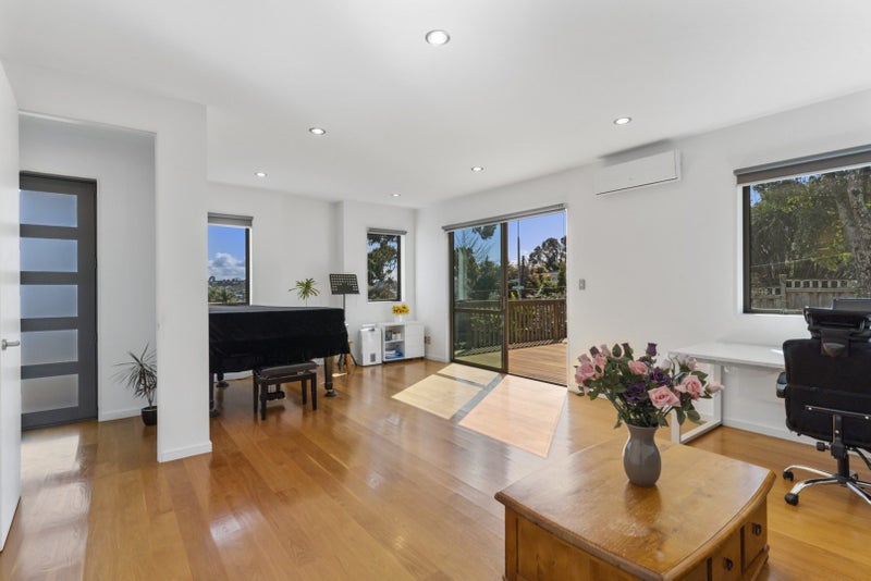 12A Blakeborough Drive, Forrest Hill, Auckland - Carousel 2