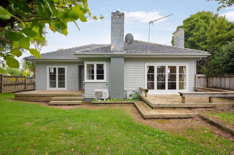 36 Forest Lake Road, Forest Lake, Hamilton - Carousel 2