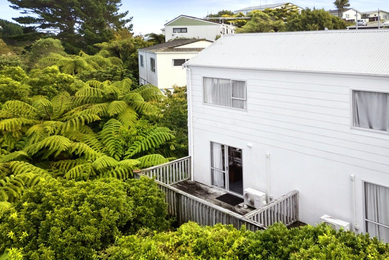 32B Cheltenham Terrace, Newlands, Wellington - Carousel 2