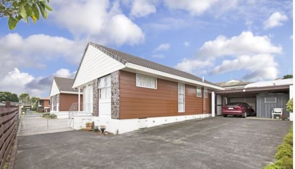 2/3 Benygloe Place, Highland Park, Auckland - Carousel 2