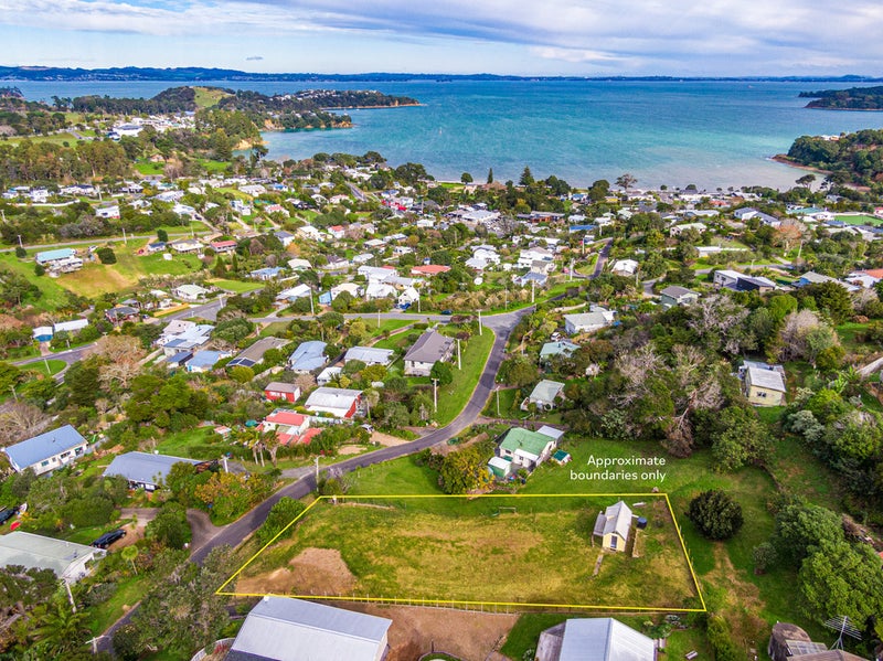 13 Beresford Avenue, Surfdale, Waiheke Island - Carousel 2