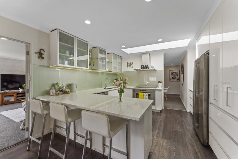 8 Sapphire Grove, Birchville, Upper Hutt - Carousel 1