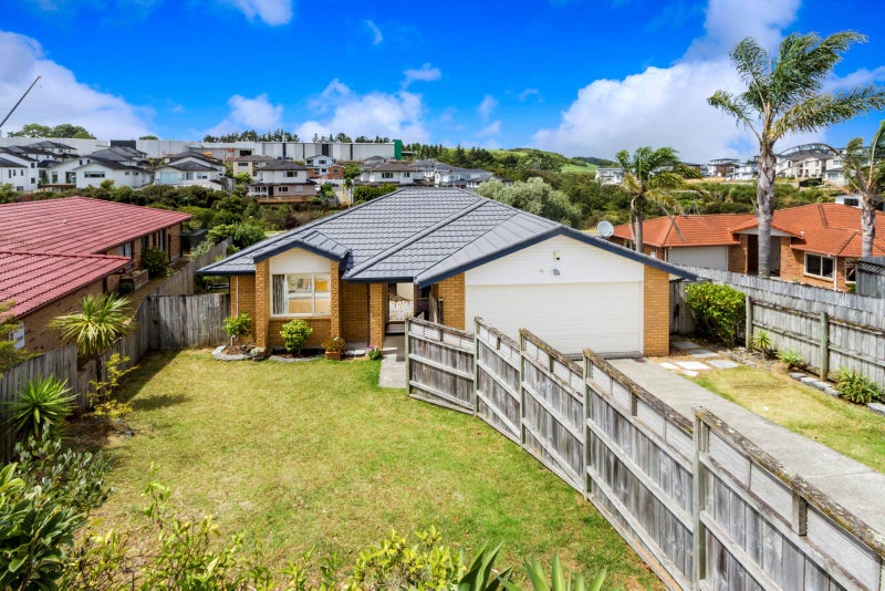 12 Buncrana Place, Pinehill, Auckland - Carousel 1