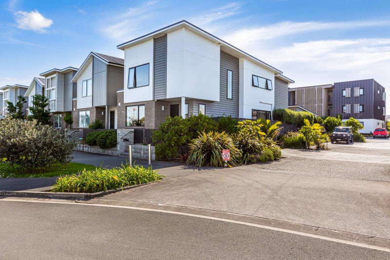 14 Kotuku Lane, Hobsonville, Auckland - Carousel 1