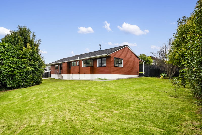 34 Pinewood Grove, Botany Downs, Auckland - Carousel 2