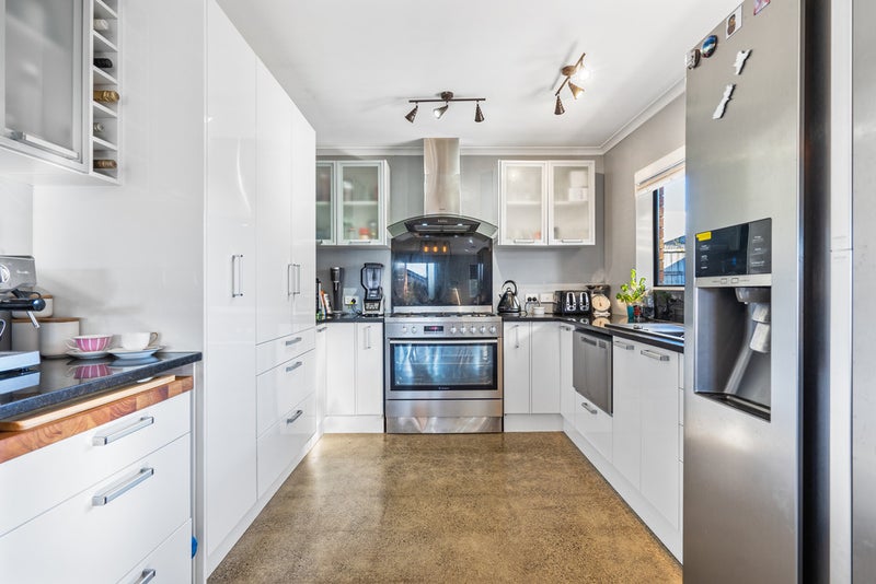 106 Naylors Drive, Mangere, Auckland - Carousel 2