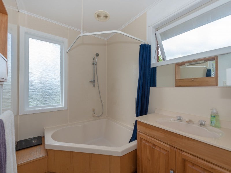 3 Aotea Place, Chedworth, Hamilton - Carousel 25