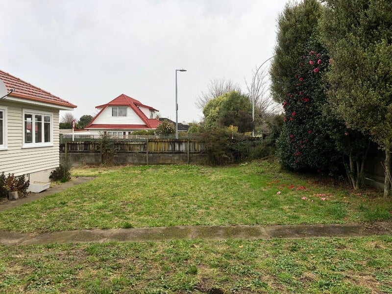 304 Clarkin Road, Fairfield, Hamilton - Carousel 14