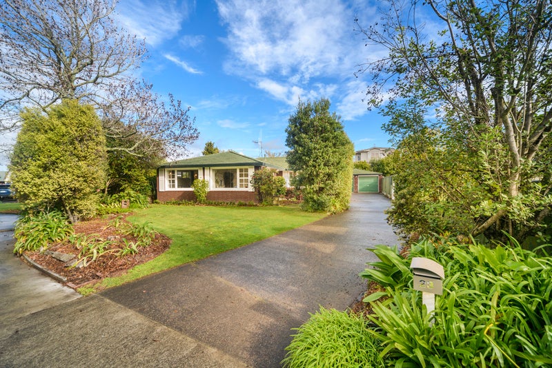 23 Redwood Grove, Hokowhitu, Palmerston North - Carousel 1