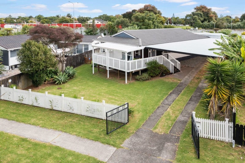 35 Kindergarten Drive, Conifer Grove, Takanini - Carousel 1