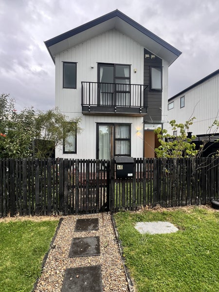 4E Montmere Avenue, Te Atatu Peninsula, Auckland - Carousel 2