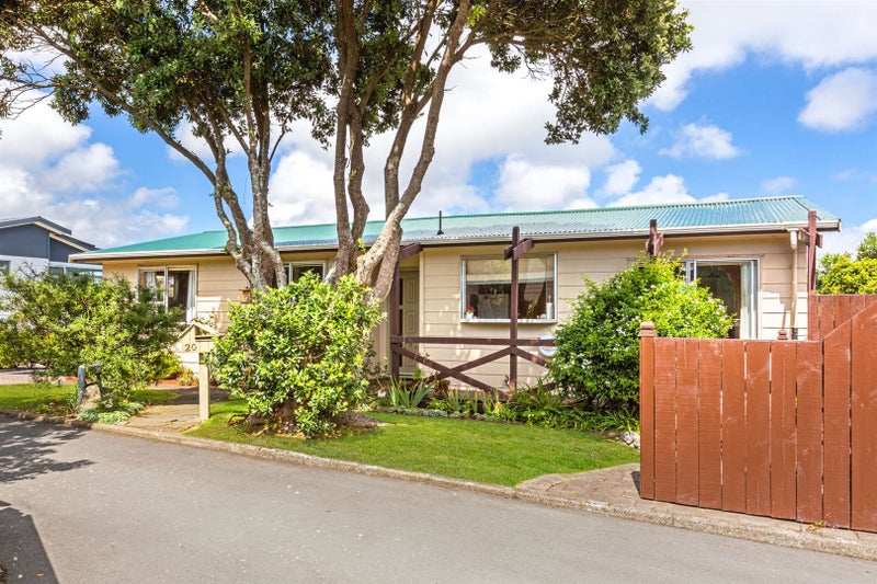20 Cassley Crescent, Papakowhai, Porirua - Carousel 1