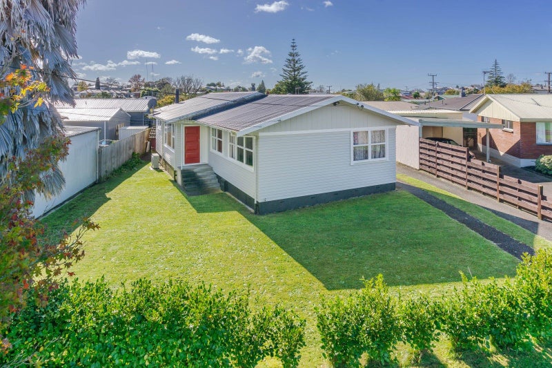 4 Forth Crescent, Glenview, Hamilton - Carousel 25