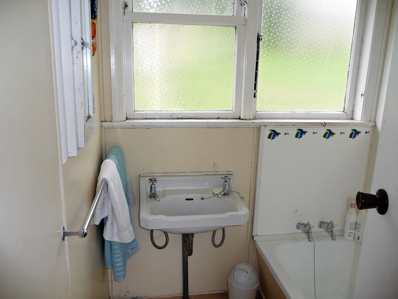 7 Durham Street, Cannons Creek, Porirua - Carousel 8