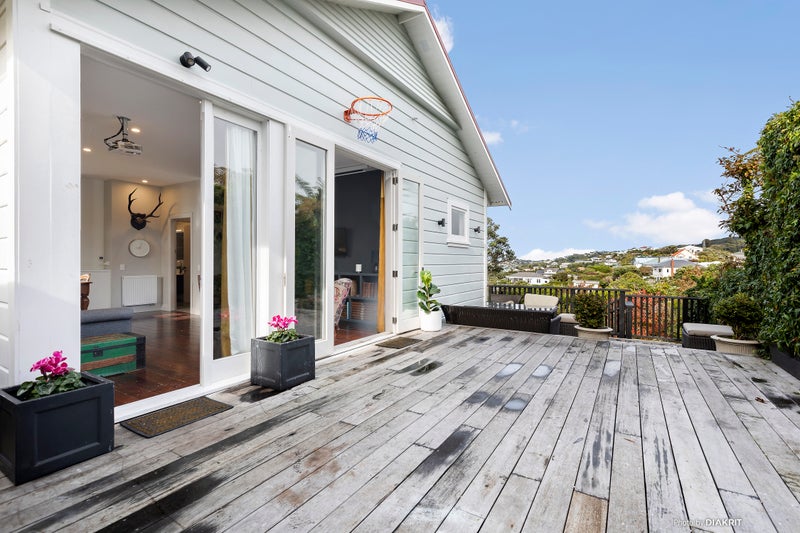 111 Creswick Terrace, Northland, Wellington - Carousel 1