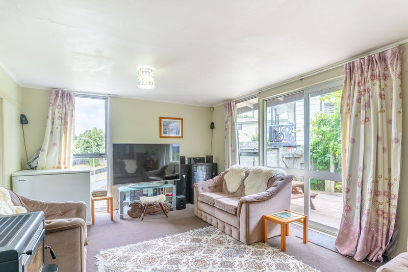 52 Conclusion Street, Ascot Park, Porirua - Carousel 2