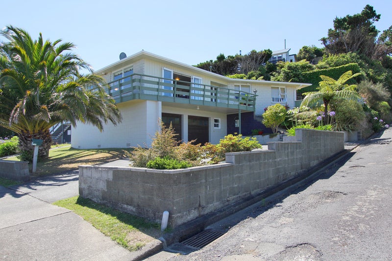 4 Oakleigh Street, Maungaraki, Lower Hutt - Carousel 1