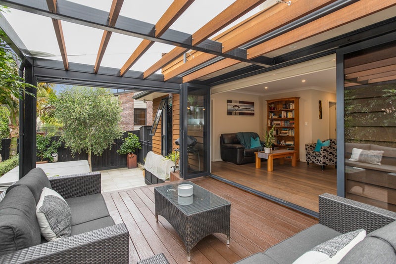4 Borrowdace Avenue, Botany Downs, Auckland - Carousel 2