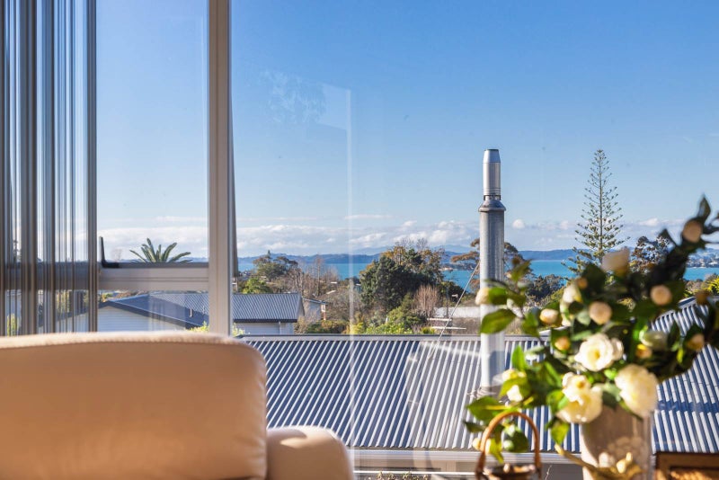 11 Reydon Place, Cockle Bay, Auckland - Carousel 1