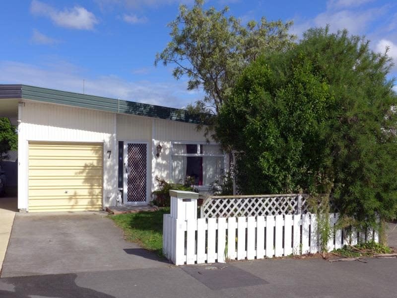2/7 Henry Hill Street, Marewa, Napier - Carousel 1