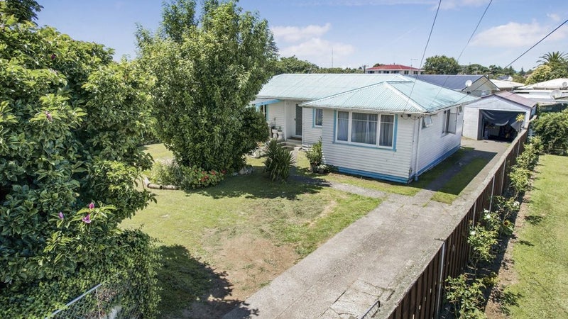 22 Carrington Avenue, Hillcrest, Hamilton - Carousel 1