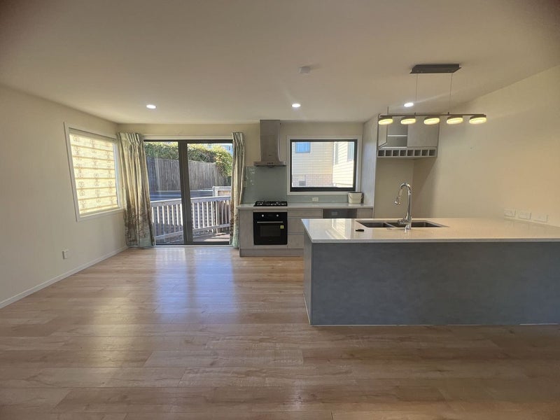 9 Dallas Place, New Windsor, Auckland - Carousel 2