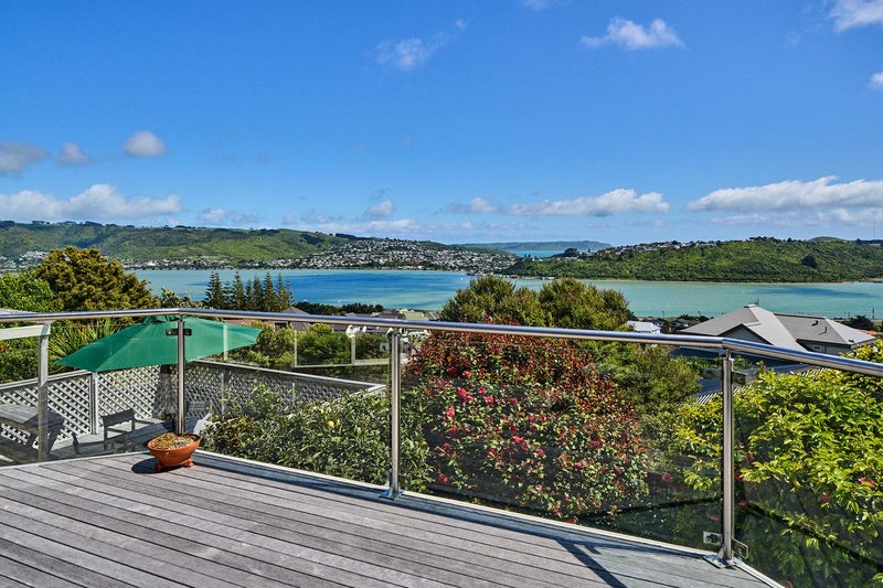 4 Tombane Terrace, Papakowhai, Porirua - Carousel 2