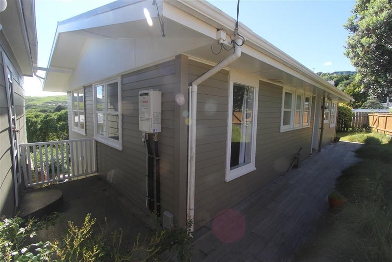 4 Diane Grove, Paparangi, Wellington - Carousel 14
