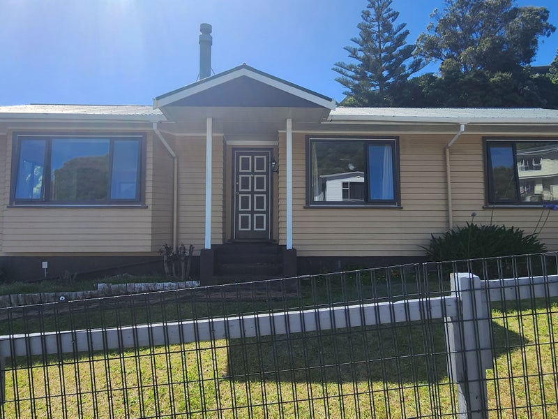 51 Gloaming Hill, Titahi Bay, Porirua - Carousel 1