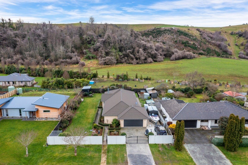 17 Railway Terrace, Coalgate - Carousel 27