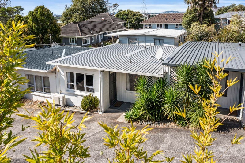 2/86 Divich Avenue, Te Atatu South, Auckland - Carousel 1