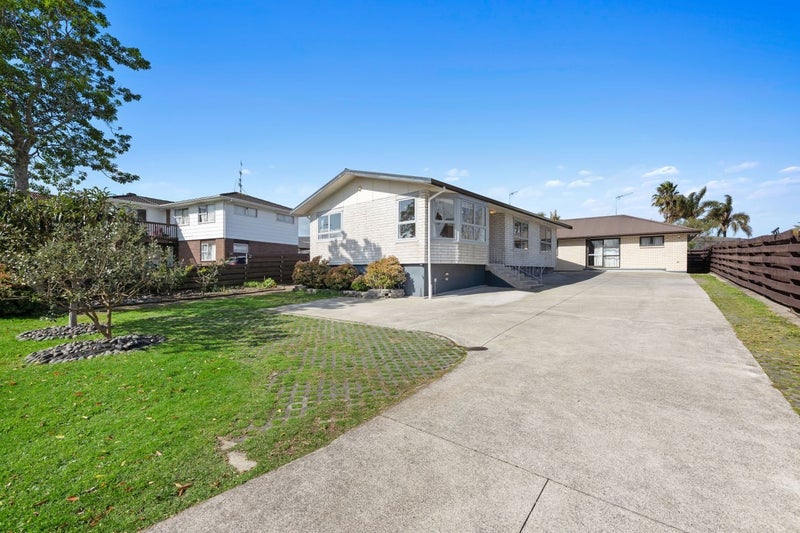 12 Hope Farm Avenue, Pakuranga Heights, Auckland - Carousel 1