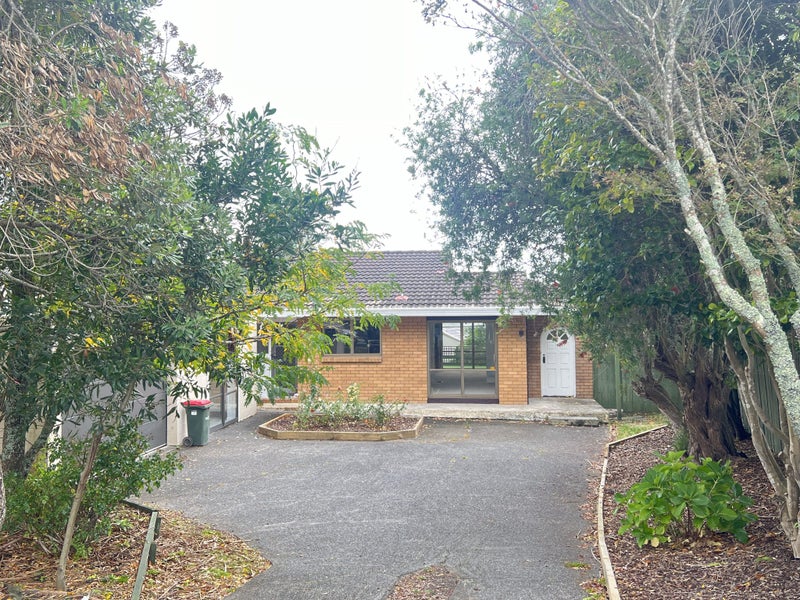 19 Sartors Avenue, Northcross, Auckland - Carousel 1