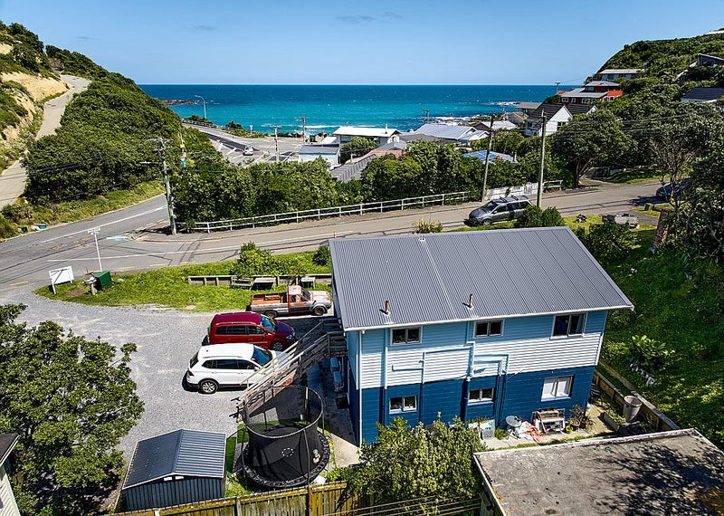 4 Cave Road, Houghton Bay, Wellington - Carousel 2
