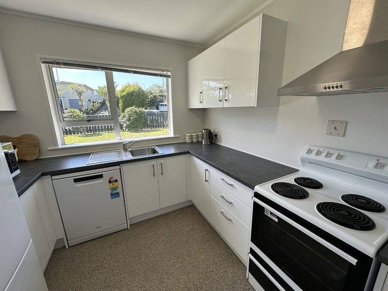 14 Nola Avenue, Raumati Beach, Paraparaumu - Carousel 2