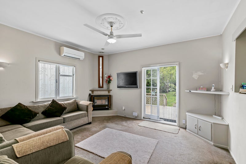 10 Awamutu Grove, Waiwhetu, Lower Hutt - Carousel 2